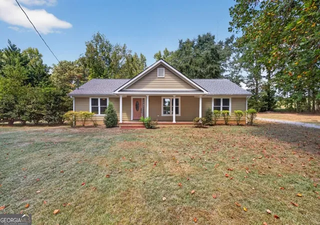 Single family home for sale at 138 Lakeshore Cir NE, Milledgeville, GA 31061 | MLS# 10840934