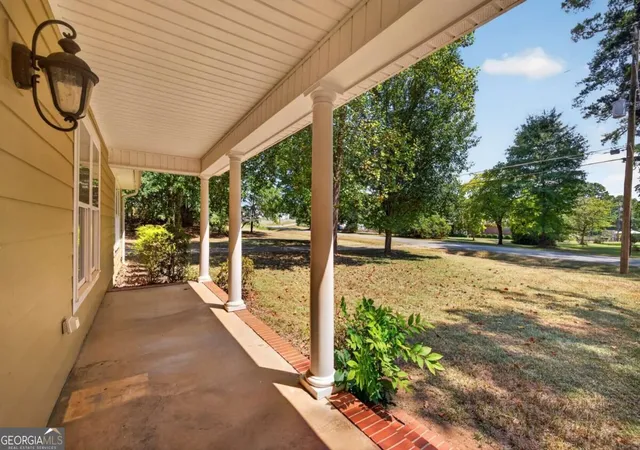 Photo 3 of Single family home for sale at 138 Lakeshore Cir Ne, Milledgeville, GA 31061 | MLS# 10840934 | Listing updated on 2026-09-19