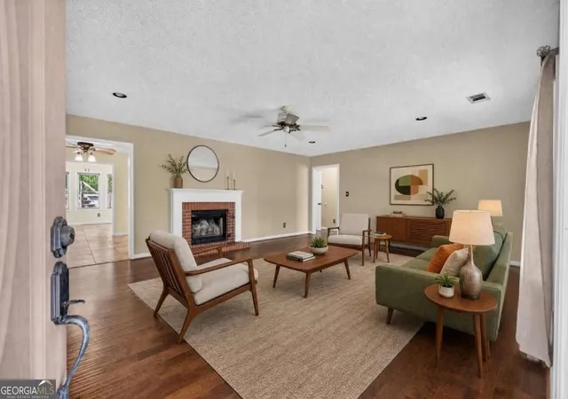 Photo 4 of Single family home for sale at 138 Lakeshore Cir NE, Milledgeville, GA 31061 | MLS# 10840934 | Listing updated on 2026-09-19