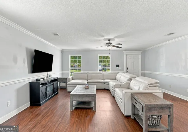 Photo 4 of Single family home for sale at 215 Guyett Ave, Hinesville, GA 31313 | MLS# 10880045 | Listing updated on 2026-10-27