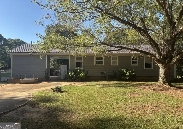 Photo 3 of Sale Pending at 1321 Mountain Brk Dr, Thomaston, GA 30286 | MLS# 10848089 | Listing updated on 2026-09-21