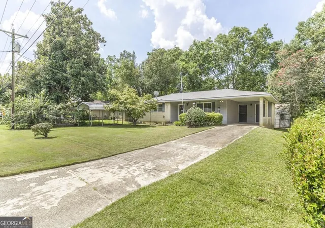Photo 2 of Single family home for sale at 108 Highland Dr, Warner Robins, GA 31088 | MLS# 10849377 | Listing updated on 2026-09-19
