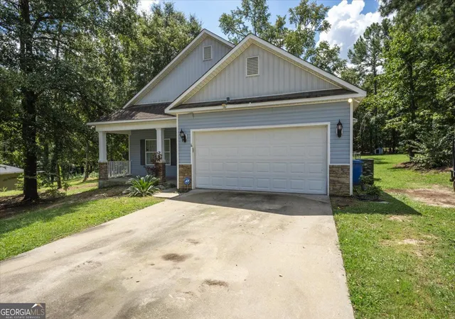 Photo 1 of Single family home for sale at 215 Hallie Ln, Macon, GA 31211 | MLS# 10838830 | Listing updated on 2026-09-16