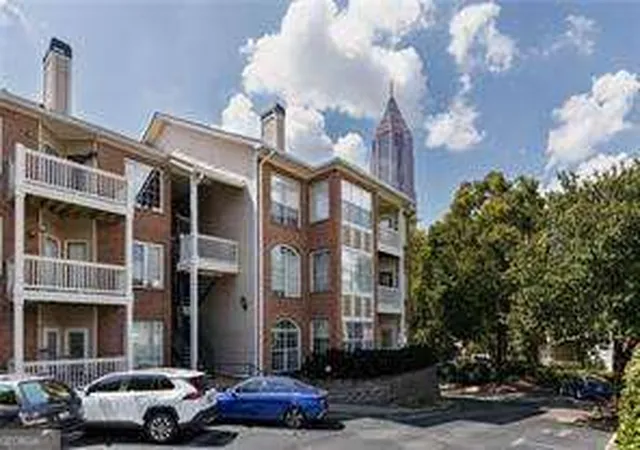 Listing Photo 2 - Condo for sale in building located at 200 Renaissance Pkwy Ne, Atlanta, GA 30308 - Unit #215