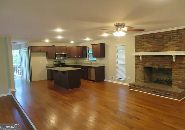 Photo 4 of Single family home for sale at 920 New Hope Rd SW, Atlanta, GA 30331 | MLS# 10852071 | Listing updated on 2026-09-24