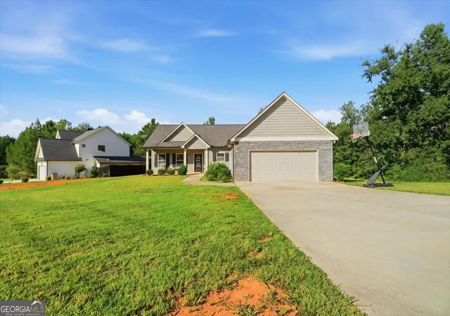 Photo 3 of Single family home for sale at 161 White Crk Dr, Rockmart, GA 30153 | MLS# 10850539 | Listing updated on 2026-10-05