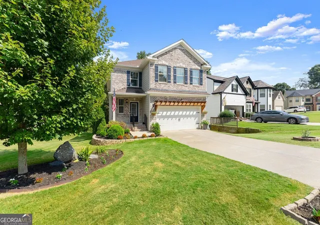 Photo 4 of Single family home for sale at 5815 Crst Oak Way, Cumming, GA 30028 | MLS# 10843003 | Listing updated on 2026-10-13