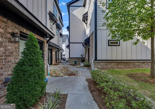 Photo 2 of Townhouse for sale at 1981 Sea Cvs Point Nw, Atlanta, GA 30318 | MLS# 10841543 | Listing updated on 2026-09-14