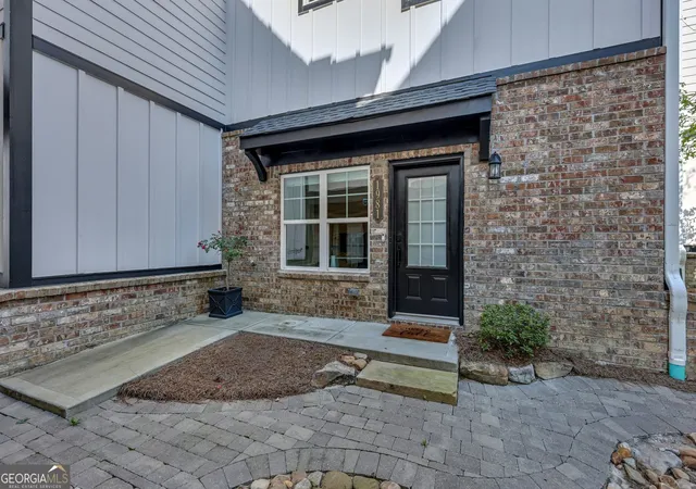 Photo 2 of Townhouse for sale at 1981 Sea Cvs Point NW, Atlanta, GA 30318 | MLS# 10841543 | Listing updated on 2026-09-14