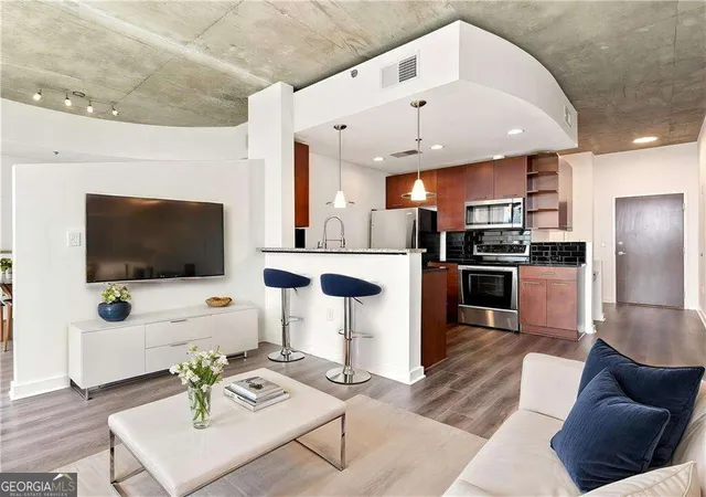Photo 2 of Condo for sale at 3324 Peachtree Rd Ne #808, Atlanta, GA 30326 | MLS# 10839271 | Listing updated on 2026-09-10