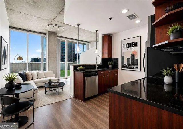 Photo 2 of Condo for sale at 3324 Peachtree Rd NE #808, Atlanta, GA 30326 | MLS# 10839271 | Listing updated on 2026-09-10