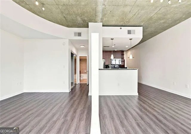 Photo 4 of Condo for sale at 3324 Peachtree Rd NE #808, Atlanta, GA 30326 | MLS# 10839271 | Listing updated on 2026-09-10