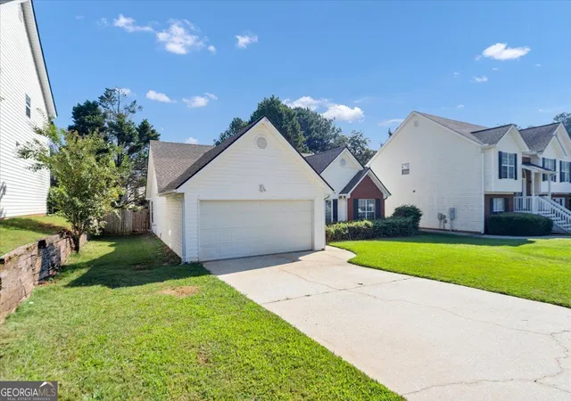 Photo 3 of Single family home for sale at 1129 Olde Hinge Way, Snellville, GA 30078 | MLS# 10851895 | Listing updated on 2026-10-02