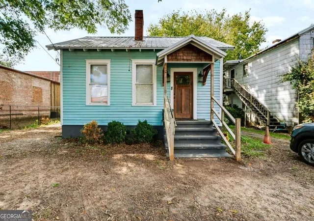 Photo 1 of Single family home for sale at 102 N Walnut St, Greensboro, GA 30642 | MLS# 10880591 | Listing updated on 2026-10-28