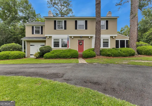 Photo 3 of Single family home for sale at 2417 N Oak St, Valdosta, GA 31602 | MLS# 10844547 | Listing updated on 2026-09-11