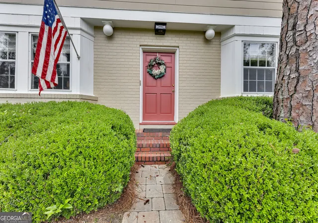 Photo 3 of Single family home for sale at 2417 N Oak St, Valdosta, GA 31602 | MLS# 10844547 | Listing updated on 2026-09-11
