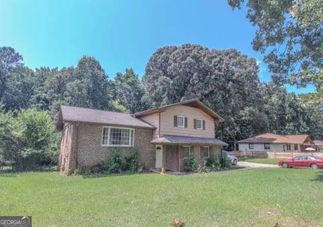 Photo 3 of Single family home for sale at 434 Mountain Park Trl, Stone Mountain, GA 30087 | MLS# 10837861 | Listing updated on 2026-09-28
