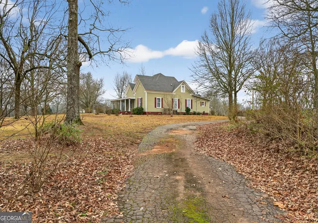 Photo 3 of Single family home for sale at 402 Tom Bell Rd, Milner, GA 30257 | MLS# 10839685 | Listing updated on 2026-10-08