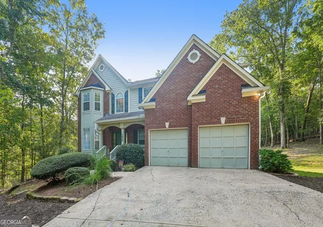 Photo 2 of Single family home for sale at 195 Sable Pointe Dr, Milton, GA 30004 | MLS# 10852157 | Listing updated on 2026-09-24