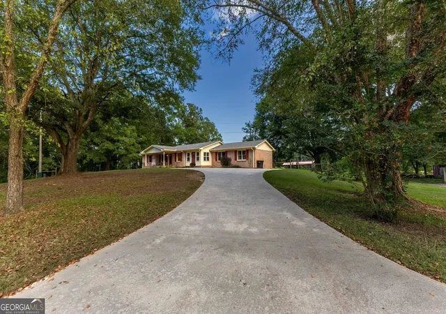 Photo 3 of Single family home for sale at 8410 Cleckler Rd, Palmetto, GA 30268 | MLS# 10838298 | Listing updated on 2026-09-28
