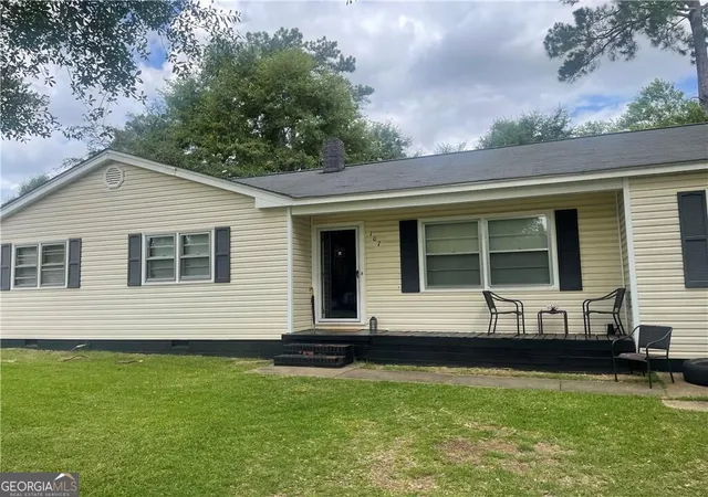 Photo 1 of Single family home for sale at 107 N Ingleside Dr, Albany, GA 31707 | MLS# 10832425 | Listing updated on 2026-09-10