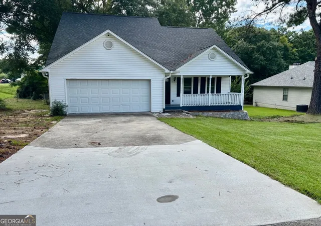 Photo 1 of Single family home for sale at 401 Windsor Ct, Macon, GA 31216 | MLS# 10843459 | Listing updated on 2026-10-24