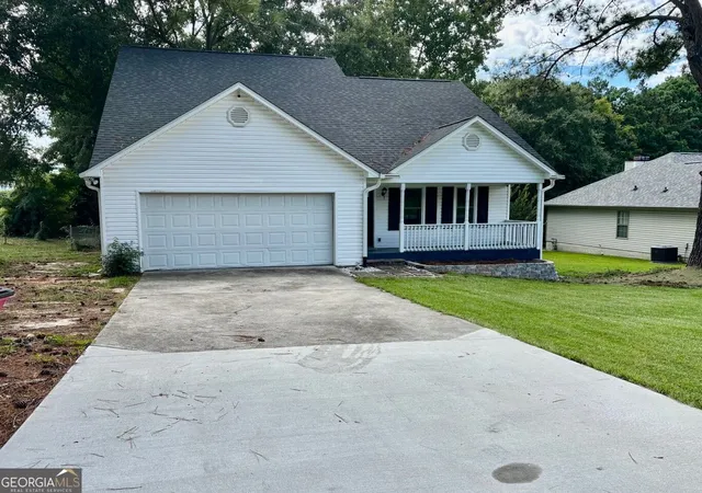 Photo 2 of Single family home for sale at 401 Windsor Ct, Macon, GA 31216 | MLS# 10843459 | Listing updated on 2026-10-24