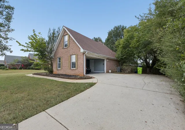 Photo 3 of Single family home for sale at 1435 Elena Dr, Mcdonough, GA 30253 | MLS# 10851318 | Listing updated on 2026-10-07