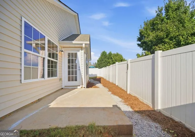 Photo 4 of Single family home for sale at 621 Majesty Xing, Winder, GA 30680 | MLS# 10851612 | Listing updated on 2026-10-30