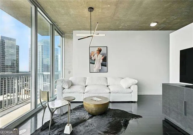 Listing Photo 3 - Condo for sale in building located at 3324 Peachtree Rd, Atlanta, GA 30326 - Unit #1712