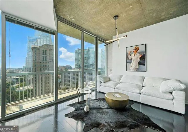 Listing Photo 5 - Condo for sale in building located at 3324 Peachtree Rd, Atlanta, GA 30326 - Unit #1712