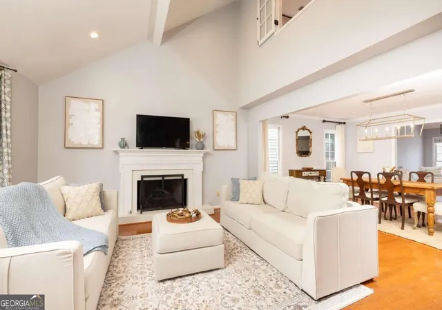 Photo 3 of Single family home for sale at 1095 Dunbarton Tr Ne, Atlanta, GA 30319 | MLS# 10849132 | Listing updated on 2026-10-04