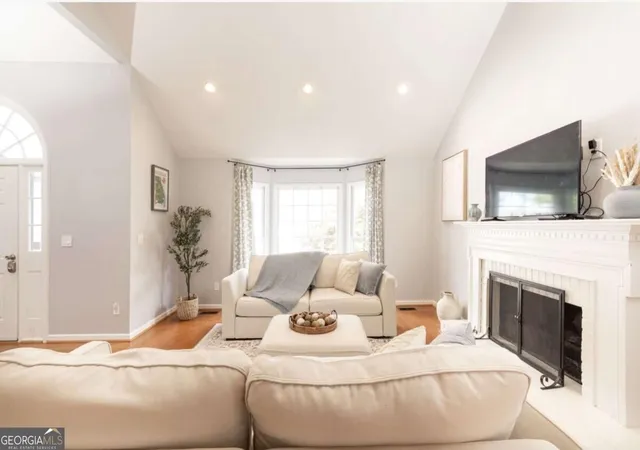 Photo 4 of Single family home for sale at 1095 Dunbarton Tr NE, Atlanta, GA 30319 | MLS# 10849132 | Listing updated on 2026-10-04