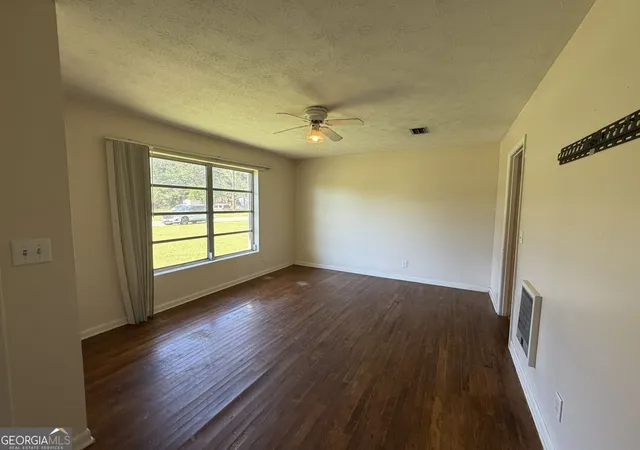 Photo 3 of Single family home for sale at 2108 Mayfair Pl, Waycross, GA 31501 | MLS# 10872700 | Listing updated on 2026-10-28