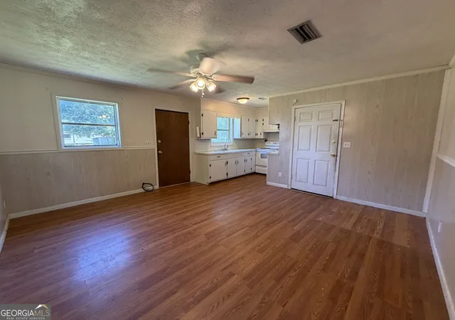 Photo 4 of Single family home for sale at 2108 Mayfair Pl, Waycross, GA 31501 | MLS# 10872700 | Listing updated on 2026-10-28
