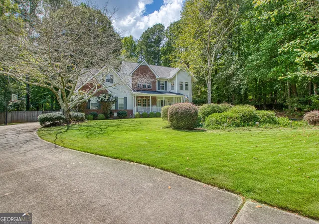 Photo 3 of Sale Pending at 1012 Sterling Pt, Peachtree City, GA 30269 | MLS# 10838335 | Listing updated on 2026-09-23