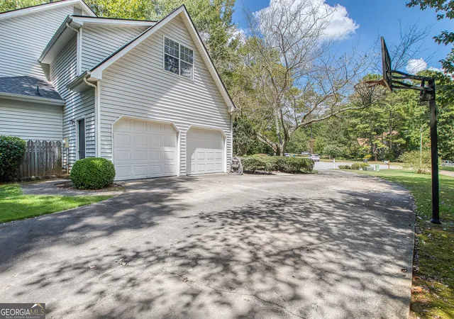 Photo 3 of Sale Pending at 1012 Sterling Pt, Peachtree City, GA 30269 | MLS# 10838335 | Listing updated on 2026-09-23