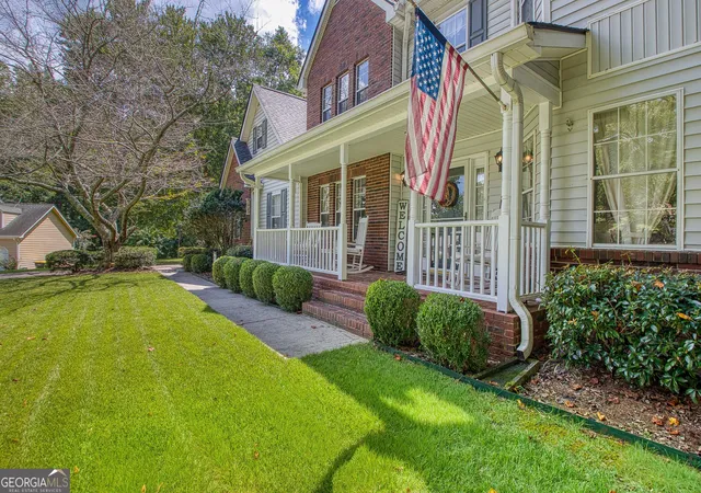 Photo 4 of Sale Pending at 1012 Sterling Pt, Peachtree City, GA 30269 | MLS# 10838335 | Listing updated on 2026-09-23