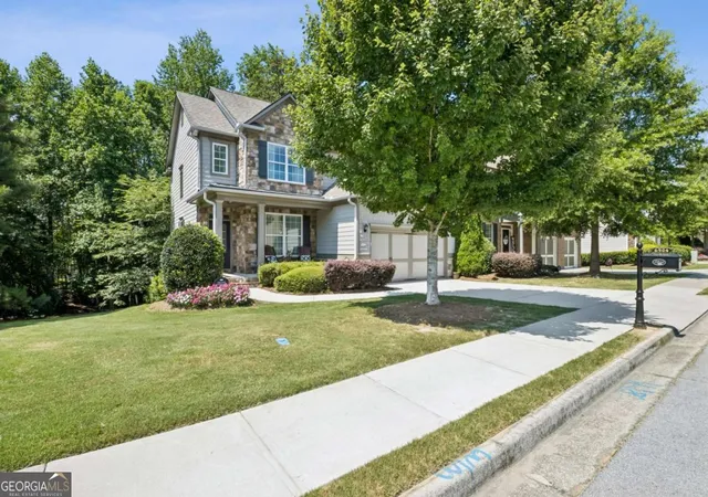 Photo 3 of Single family home for sale at 6904 Big Sky Dr, Flowery Branch, GA 30542 | MLS# 10801709 | Listing updated on 2026-09-09