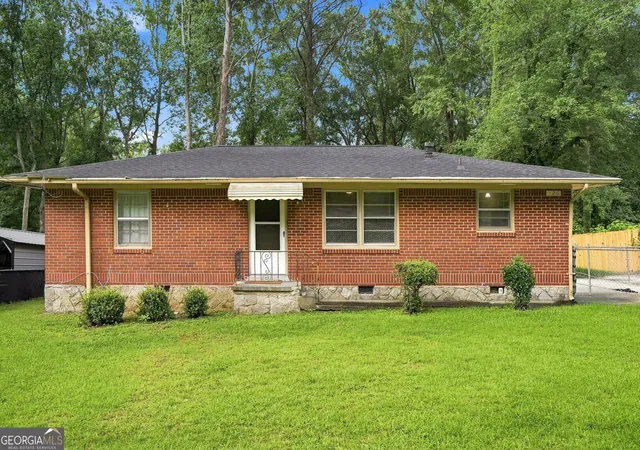 Photo 2 of Single family home for sale at 126 E Mimosa Dr, Jonesboro, GA 30236 | MLS# 10829093 | Listing updated on 2026-09-13