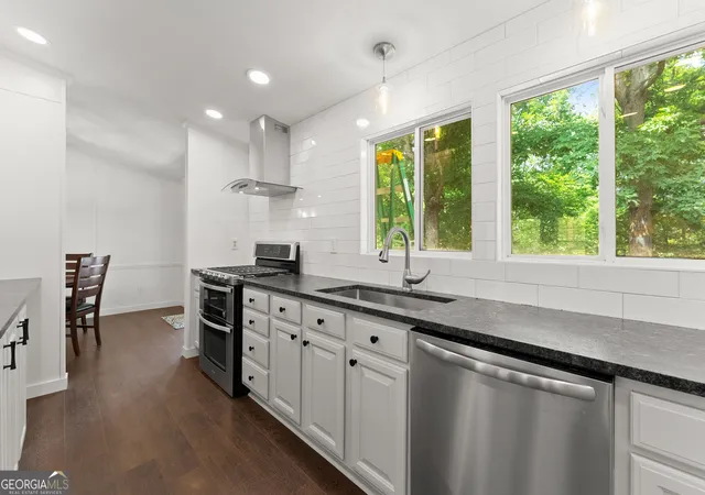 Photo 2 of Single family home for sale at 3501 Looper Lake Rd, Gainesville, GA 30506 | MLS# 10855359 | Listing updated on 2026-10-30