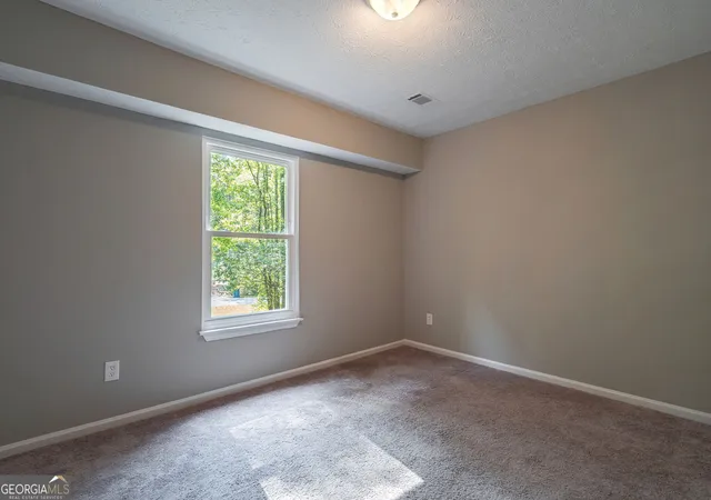 Photo 4 of Single family home for sale at 233 Buckhorn Dr, Winder, GA 30680 | MLS# 10850105 | Listing updated on 2026-10-09