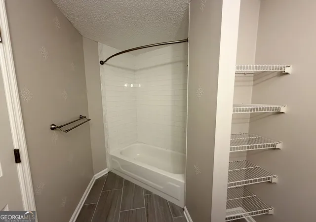 Listing Photo 5 - Condo for sale in building located at 1015 Ridgefield Dr, Peachtree City, GA 30269