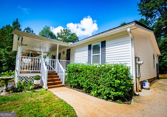 Photo 2 of Manufactured home for sale at 1057 Clem Lowell Rd, Carrollton, GA 30116 | MLS# 10847042 | Listing updated on 2026-10-02