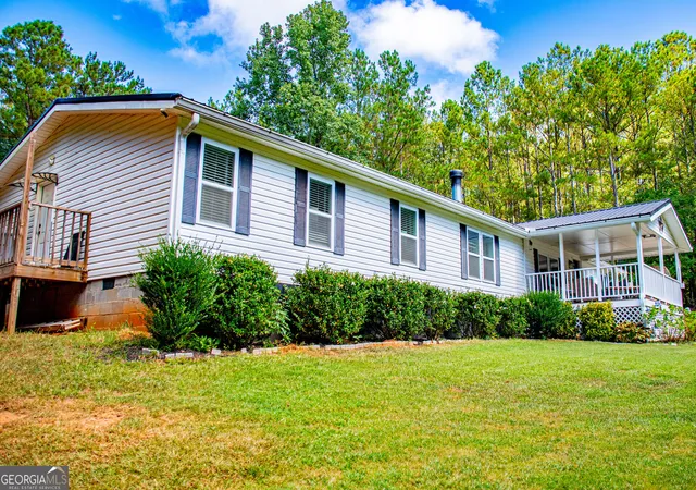 Photo 3 of Manufactured home for sale at 1057 Clem Lowell Rd, Carrollton, GA 30116 | MLS# 10847042 | Listing updated on 2026-10-02