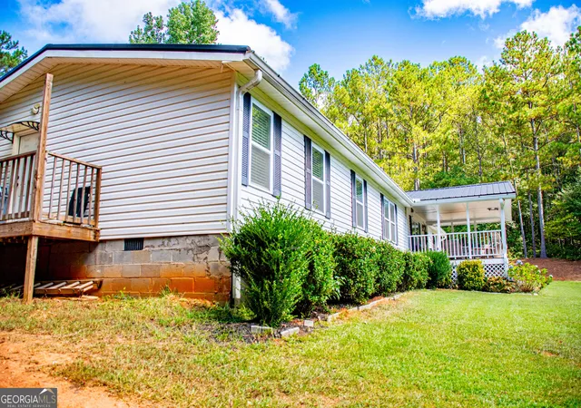 Photo 3 of Manufactured home for sale at 1057 Clem Lowell Rd, Carrollton, GA 30116 | MLS# 10847042 | Listing updated on 2026-10-02