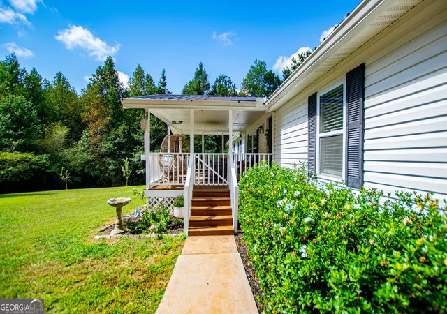 Photo 4 of Manufactured home for sale at 1057 Clem Lowell Rd, Carrollton, GA 30116 | MLS# 10847042 | Listing updated on 2026-10-02