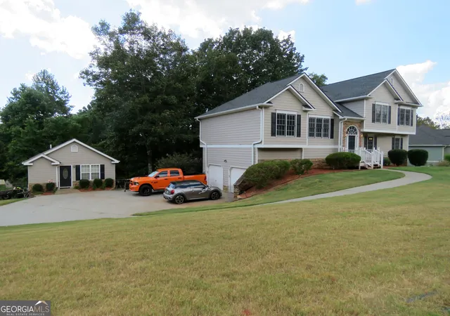 Photo 2 of Single family home for sale at 102 Chestnut Hl Dr, Canton, GA 30114 | MLS# 10843991 | Listing updated on 2026-09-25