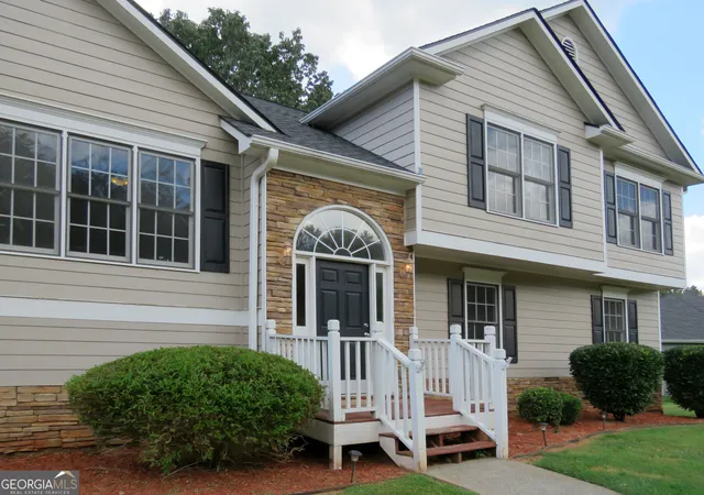 Photo 4 of Single family home for sale at 102 Chestnut Hl Dr, Canton, GA 30114 | MLS# 10843991 | Listing updated on 2026-09-25