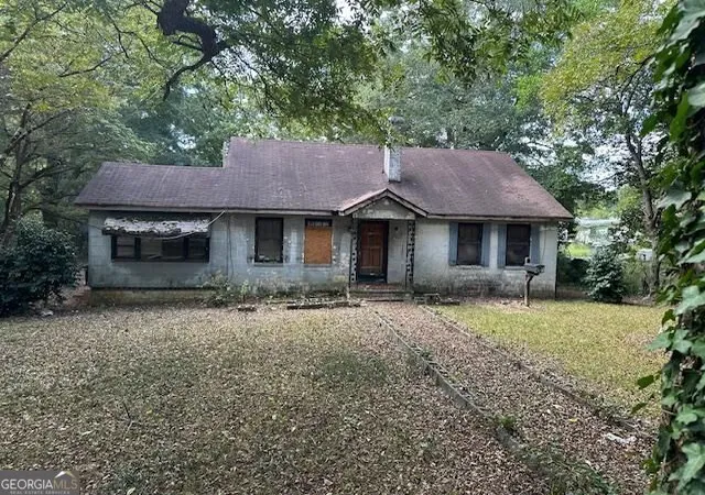 Single family home for sale at 402 Atlanta St, Barnesville, GA 30204 | MLS# 10853434
